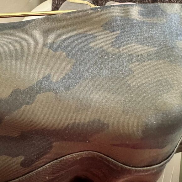 Spanx Faux Leather Women's‎ S Matte Green Camo Power Waistband - Picture 10 of 10